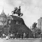 Черно-белое фото памятника Богдана Хмельницкого конца 19 века