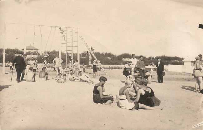 Пляж на Днепре в 1918 году