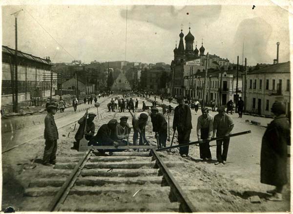 Улица Безаковская в 1934 году, ремонт трамайных путей