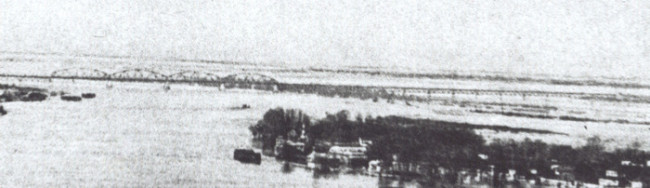 1937 год. Петровский мост во время разлива Днепра