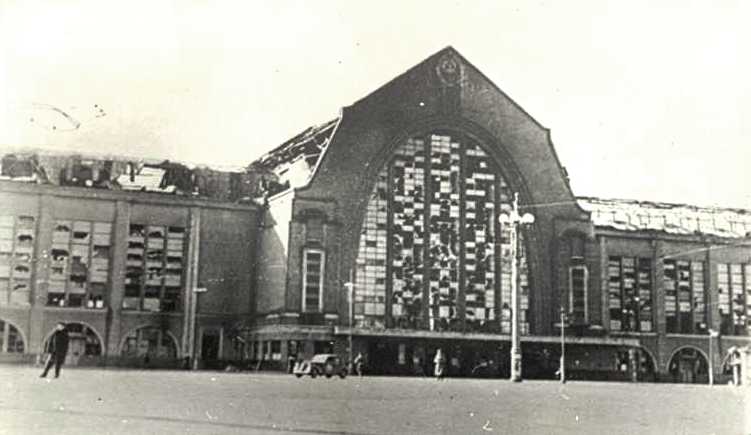 Здание вокзала сильно пострадало в 1941 году во время Великой Отечественной войны
