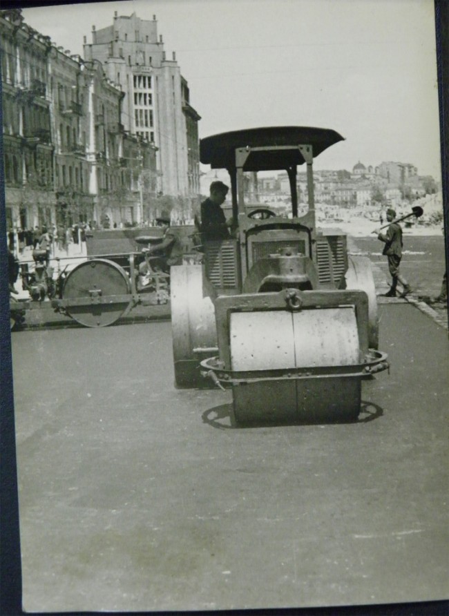 Обновление Крещатика после военных разрушений, 1944 год