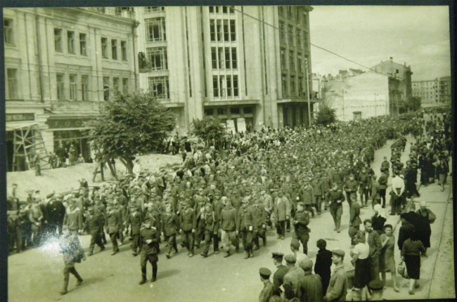 Пленные немцы на Крещатике в августе 1944 года