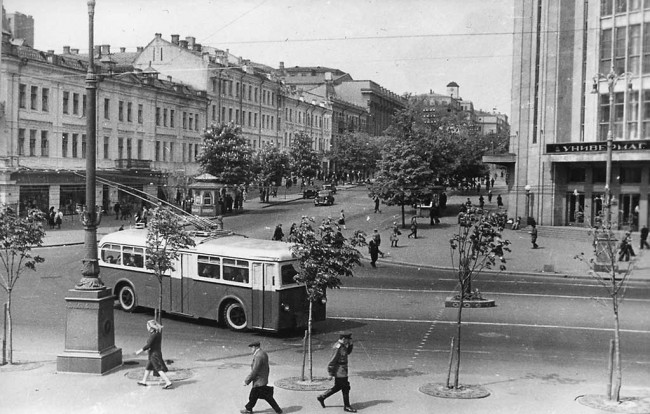 Крещатик, Центральный универмаг, троллейбус, 1947 год