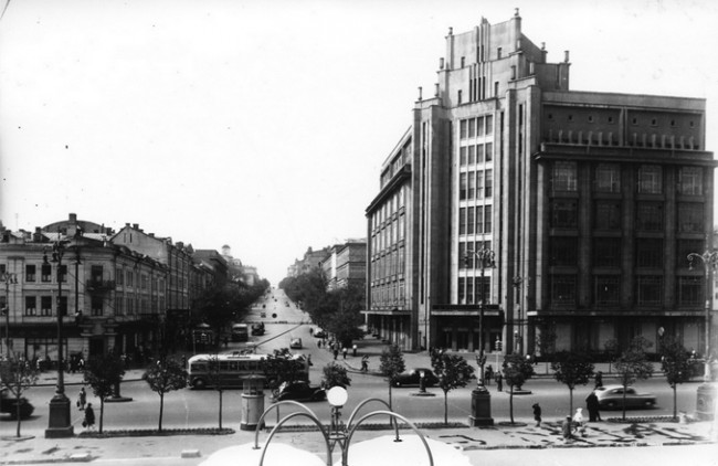 Угол улиц Крещатик и Ленина в 1950 году