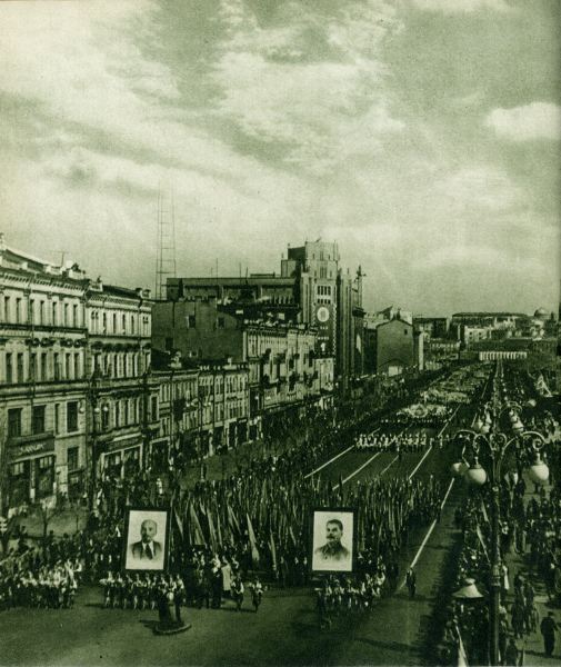 Парад на Крещатике в 50-х годах