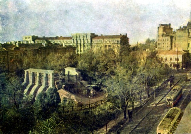 Вид сверху на старые Золотые ворота в Киеве, 50-е годы