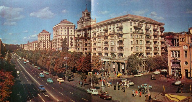 1980-е годы Крещатик в районе Бессарабской площади Крещатик в 80-х годах