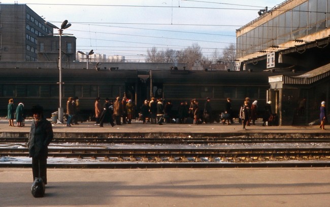 1981 вокзал перрон Перрон киевского вокзала 1981 год