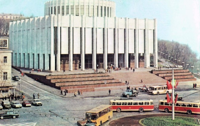 1985 год. Европейская (Ленинского Комсомола) площадь, музей Ленина (сейчас Украинский дом)