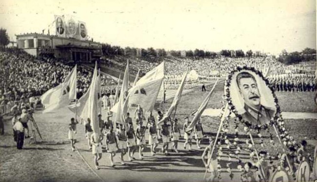 Празднования на стадионе Лобановского в 30-х годах 20 века