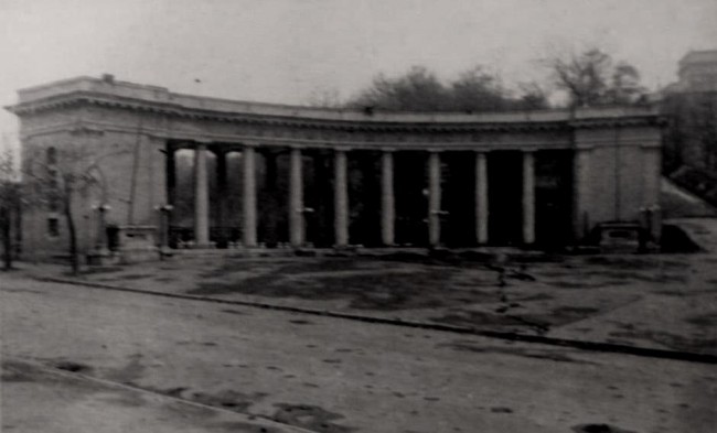 Колоннада стадиона Динамо во время оккупации в 40-х годах