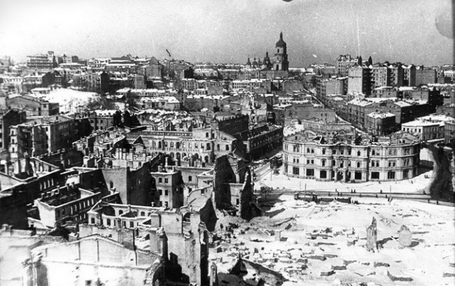 Площадь Калинина в 1944 году (современный Майдан Незалежності)