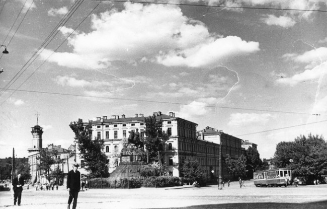 Площадь Хмельницкого в послевоенном Киеве