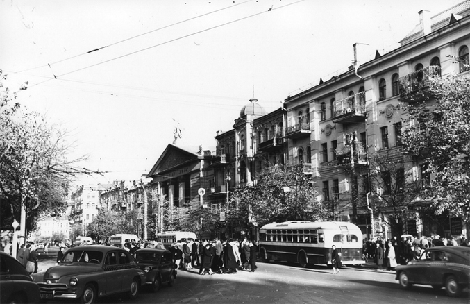 Площадь Льва Толстого и кинотеатр Киев в 1958 году