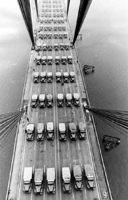 Испытание Московского моста на прочность перед введением в эксплуатацию в 9176 году