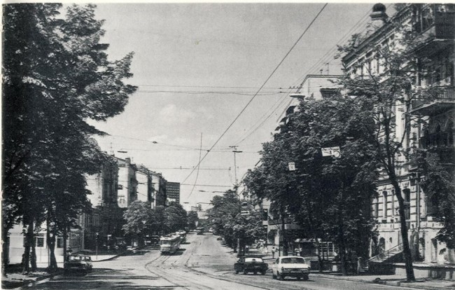 1987 год. Улица Саксаганского, перекресток с Толстого. Трамвайные пути.
