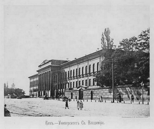 Красный корпус Университета Шевченко в конце 19 века