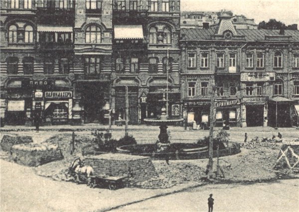 Фонтан на Караваевской площади в 1900 году