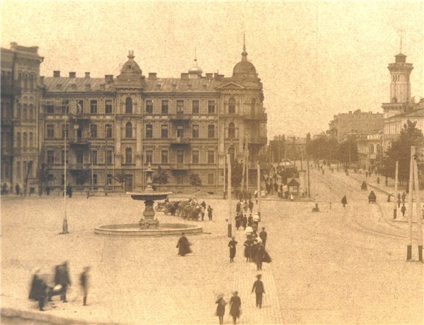 Фонтан на Софийской площади в 1900 году