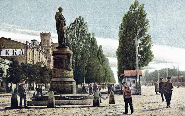 Памятник Бобринскому в начале 20 века
