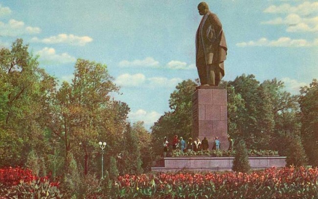 Памятник Шевченко в 50-х годах 20 века
