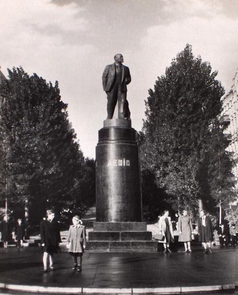 Памятник Ленину в Киеве в 50-х годах