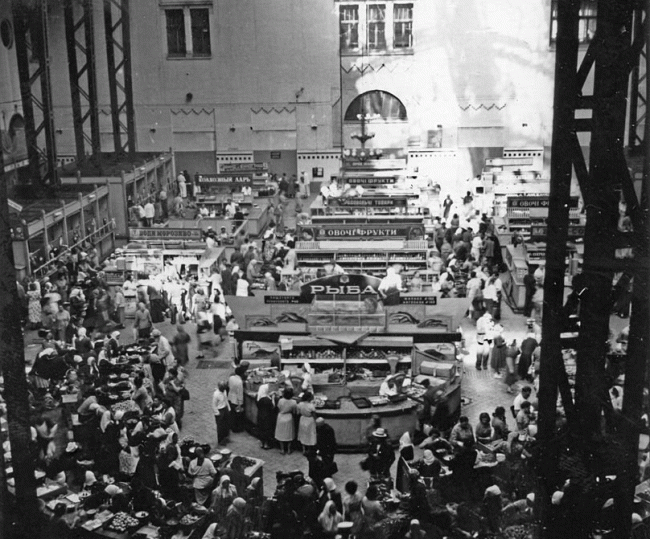 Внутри Бессарабского рынка в 1958 году