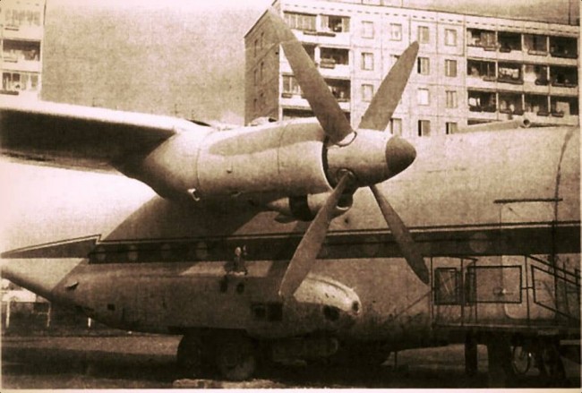 1980-е годы. Оболонь, самолет-кинотеатр Оболонь, Киев, фото