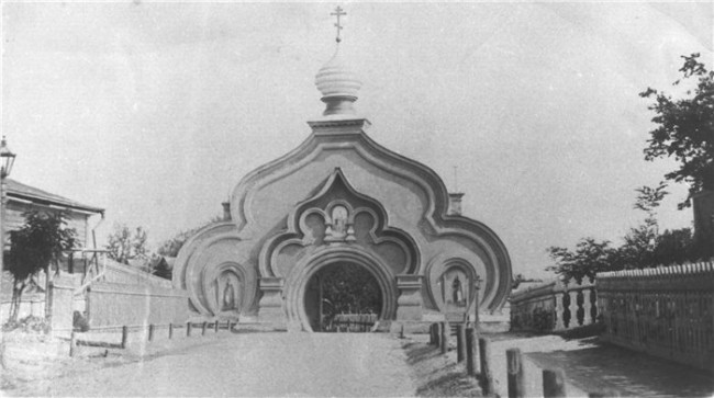 1890-е годы. Ворота Покровского монастыря