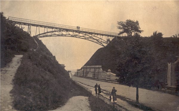 Чертов мост над Петровской аллеей в 20-х годах 20 века