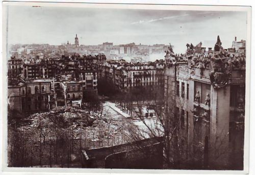 Дом с химерами во время войны, видна площадь Франко, 1941 год