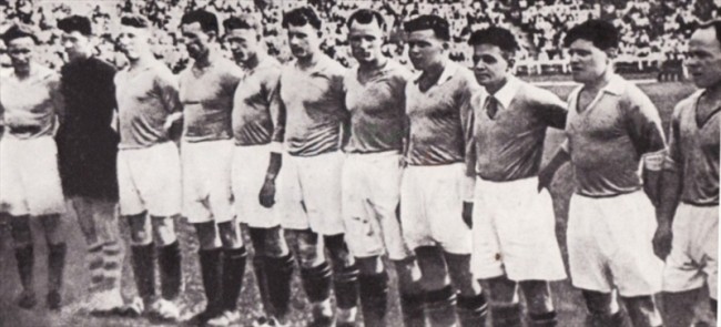Динамовцы на стадионе Динамо в 1936 году