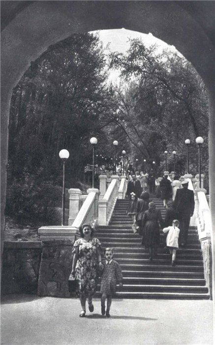Лестница к колонне Магдебургского права в 50-х годах 20 века
