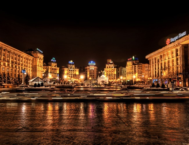 Ночная площадь Независимости в Киеве
