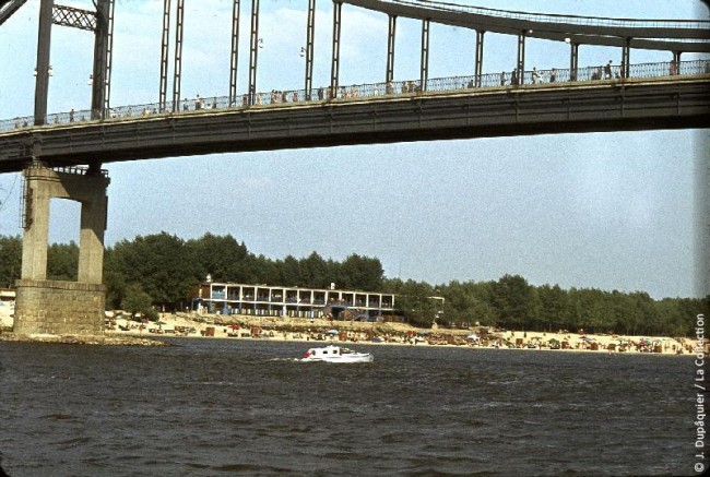Вид на Труханов остров и Пешеходный мост в 1964 году