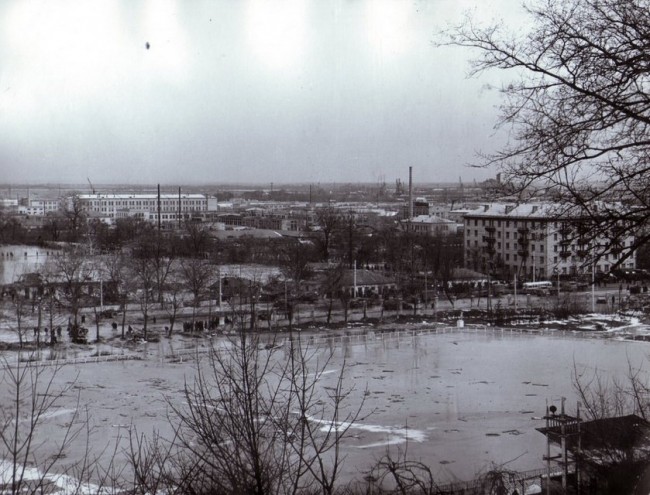 Затопленный стадион Спартак через несколько часов после Куреневской трагедии