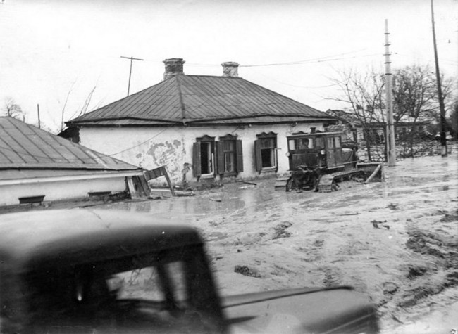 Жилые дома, поврежденные потоком пульпы в 61 году на Куреневке