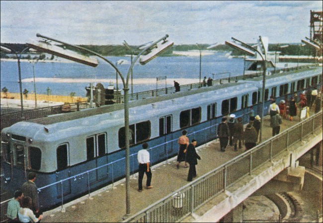 Станция метро Днепр 