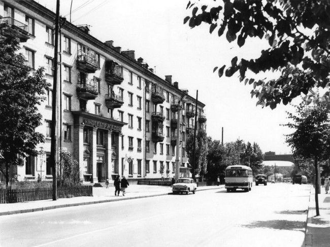 Кинотеатр Кадр на улице Вышгородской в 1962 году