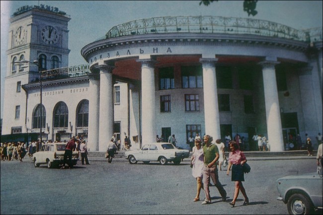 1980-е годы. Наземный павильон станции метро Вокзальная Станция метро Вокзальная