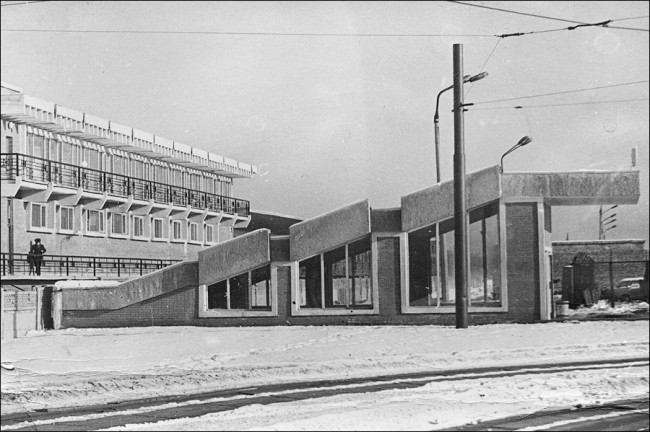 1980-е годы. Один из выходов станции метро Лесная (Пионерская) Станция метро Лесная (Пионерская)