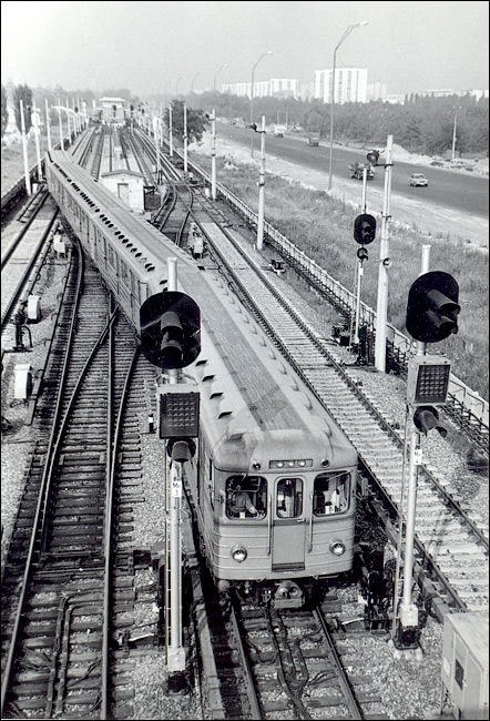 1980-е годы. Путевое развитие за станцией метро Лесная (Пионерская) Станция метро Лесная (Пионерская)