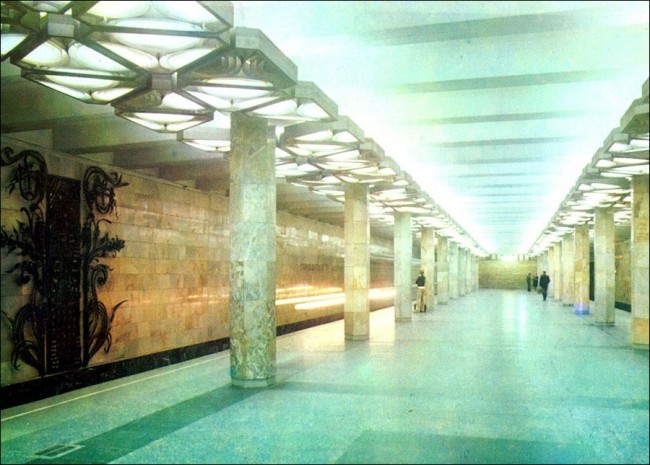 1980-е годы. Станция метро Оболонь, на перроне Станция метро Оболонь
