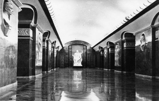 1987 год Станция метро Театральная, между перронами Станция метро Театральная