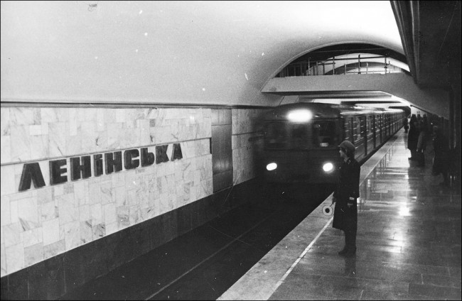 1987 год. Первые дни работы станции метро Театральная (Ленинская) Станция метро Театральная