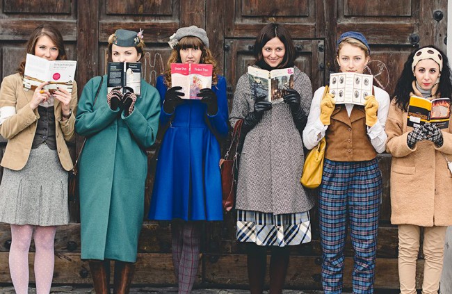 Читающие девушки Киева