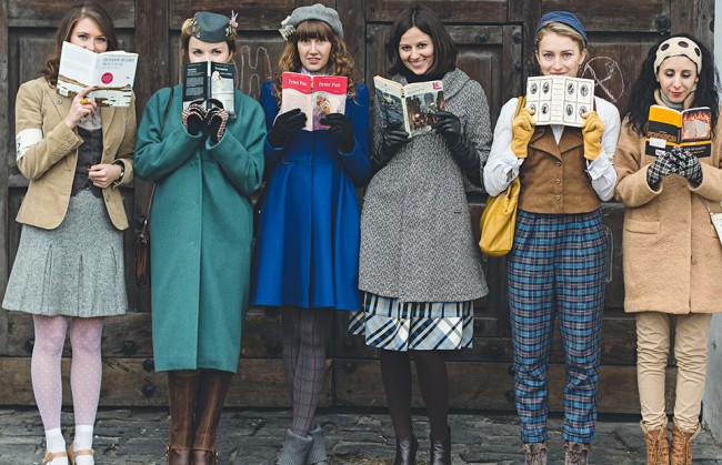 Как девушки в Киеве читали