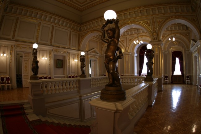 Внутри Мариинского дворца в Киеве