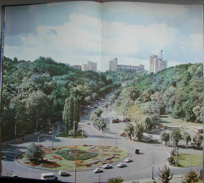 Площадь Героев Великой Отечественной Войны в Киеве. 82 год.